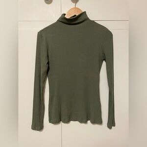 NWT Amour Vert Lux Paris Rib Turtleneck Calla Green, size S